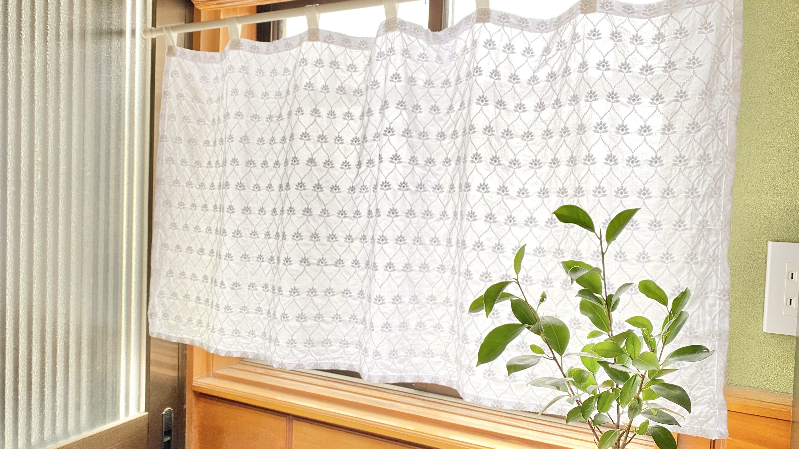 カフェカーテンの作り方-完成|初心者向け洋裁メディア縫いナビ|丸石織物