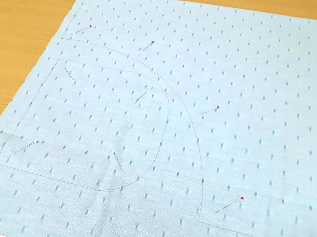 1日で完成！簡単シンプルなエプロンの作り方[型紙つき]・型紙を写す｜ハンドメイド初心者のための洋裁メディア縫いナビ｜丸石織物
