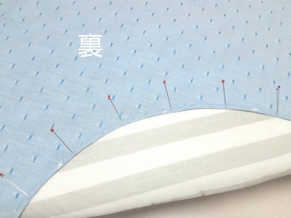 1日で完成！簡単シンプルなエプロンの作り方[型紙つき]・曲線三つ折り｜ハンドメイド初心者のための洋裁メディア縫いナビ｜丸石織物