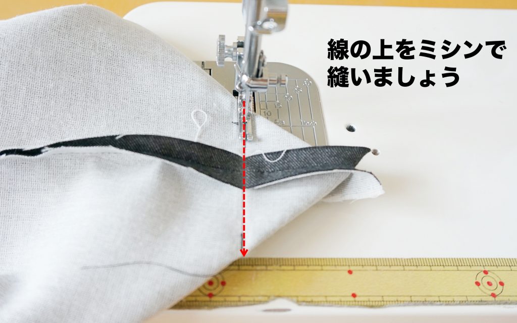 テントポーチ　マチ縫っているところ| ハンドメイド初心者向け洋裁メディア縫いナビ | 丸石織物