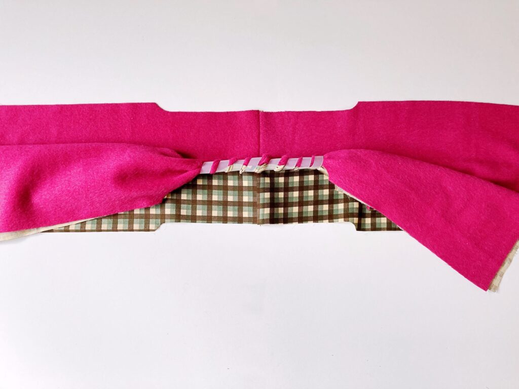 【オリジナル型紙】10-014マルシェバッグの作り方|持ち手を重ねておいたところ|ハンドメイド初心者のための洋裁メディア縫いナビ|丸石織物