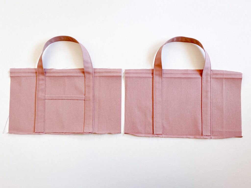 【オリジナル型紙】10-25裏地なしで綺麗に作れるトートバッグの作り方(2サイズ)|本体生地に持ち手を縫ったところ|ハンドメイド初心者のための洋裁メディア縫いナビ|丸石織物