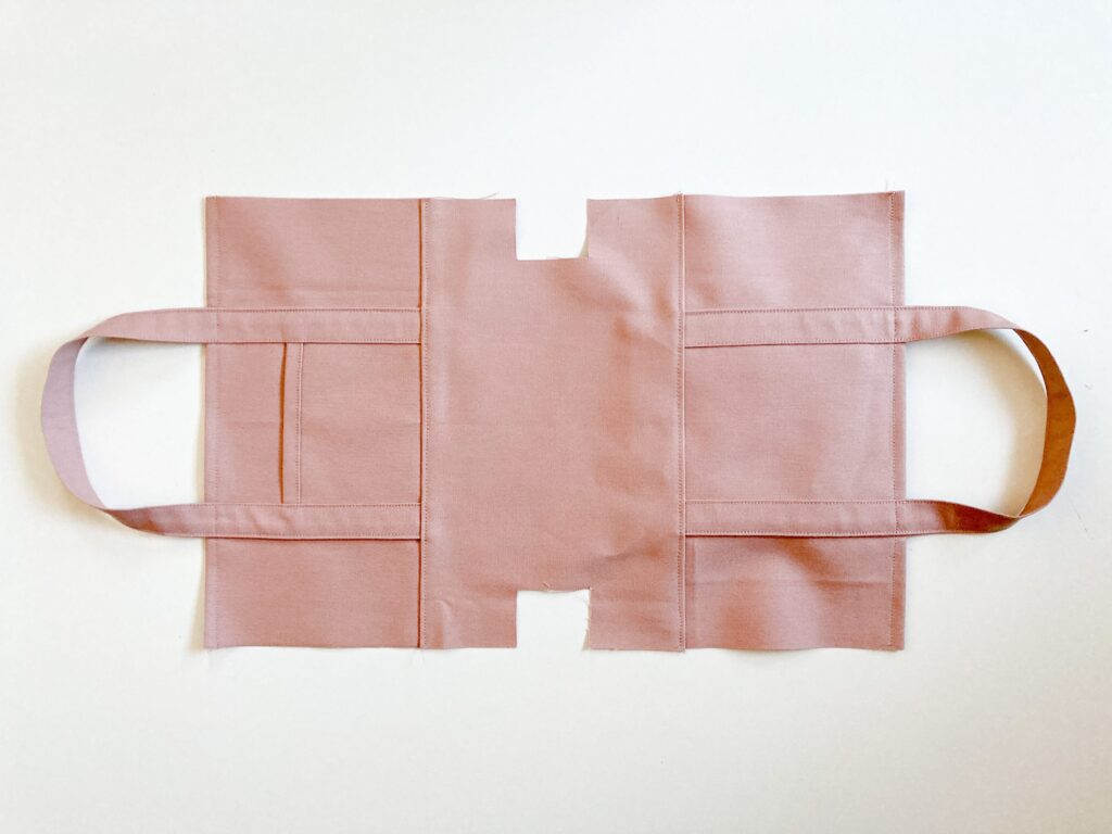 【オリジナル型紙】10-25裏地なしで綺麗に作れるトートバッグの作り方(2サイズ)|本体生地と切替生地が縫えたところ|ハンドメイド初心者のための洋裁メディア縫いナビ|丸石織物