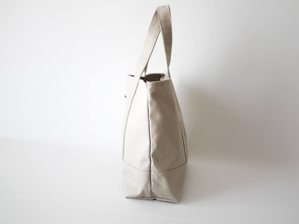 【オリジナル型紙】10-25裏地なしで綺麗に作れるトートバッグの作り方(2サイズ)|完成A4サイズ側面ハンドメイド初心者のための洋裁メディア縫いナビ|丸石織物