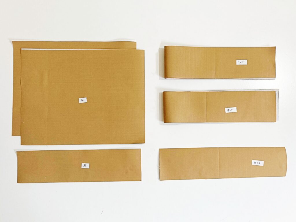 【オリジナル型紙】10-034-A スクエアミニトートバッグ、10-034-B スクエアトートバッグの作り方|接着芯を貼ったところ|ハンドメイド初心者のための洋裁メディア縫いナビ|丸石織物