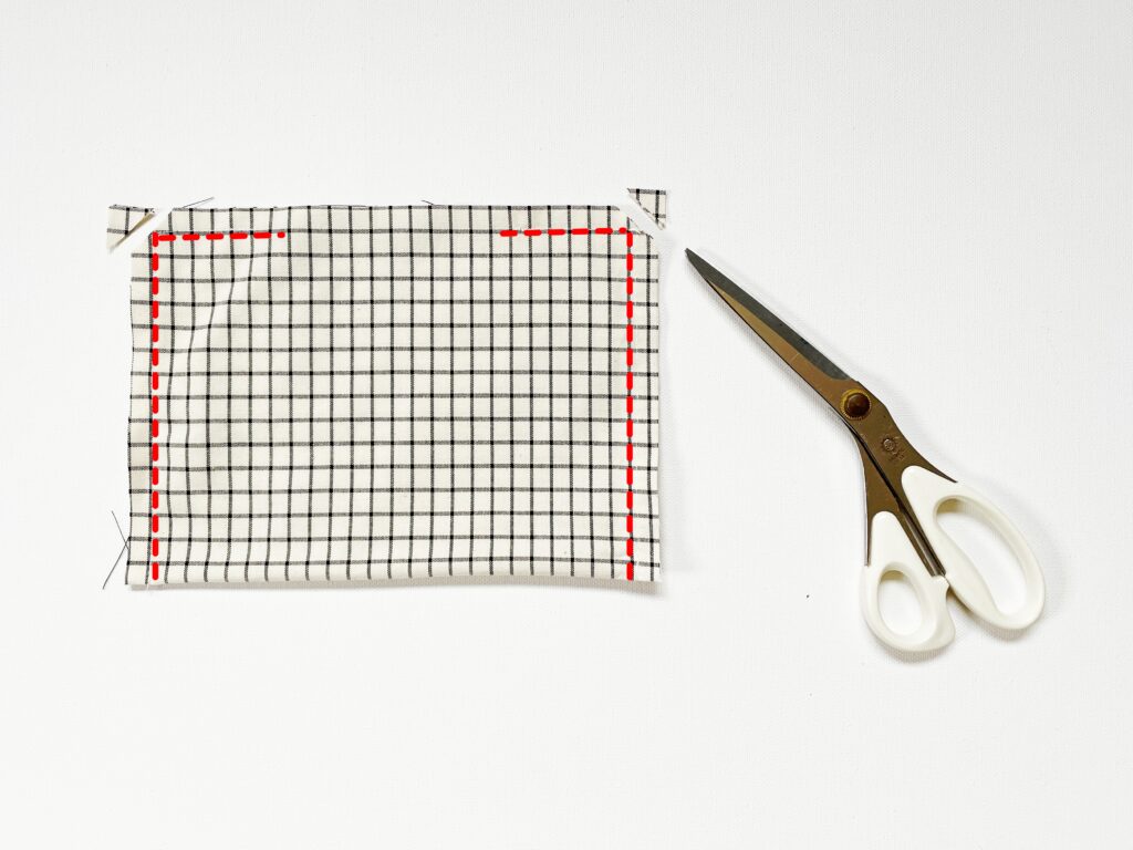 【オリジナル型紙】10-046巾着ショルダーバッグの作り方|内ポケットの角をカットする|ハンドメイド初心者のための洋裁メディア縫いナビ|丸石織物
